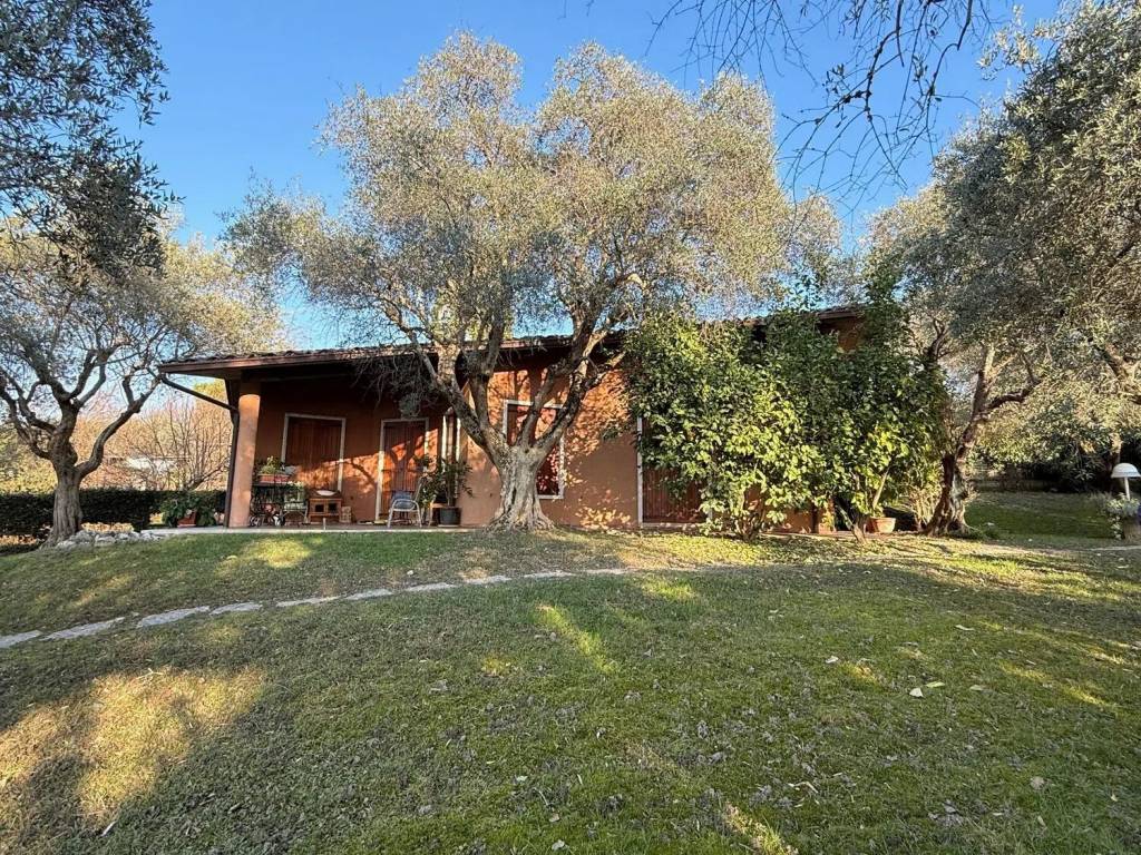 Villa a Bardolino in Via Peschiera No Number - Foto 2