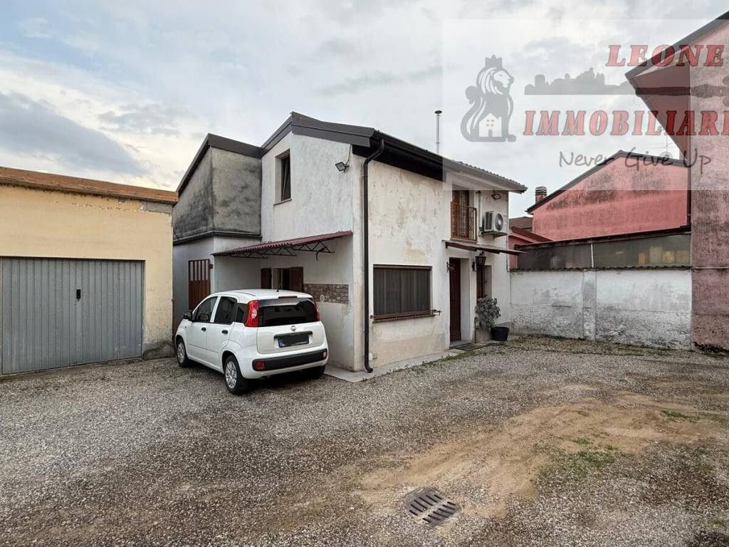 Villa a Albuzzano in Via Cairoli, 210 - Foto 2