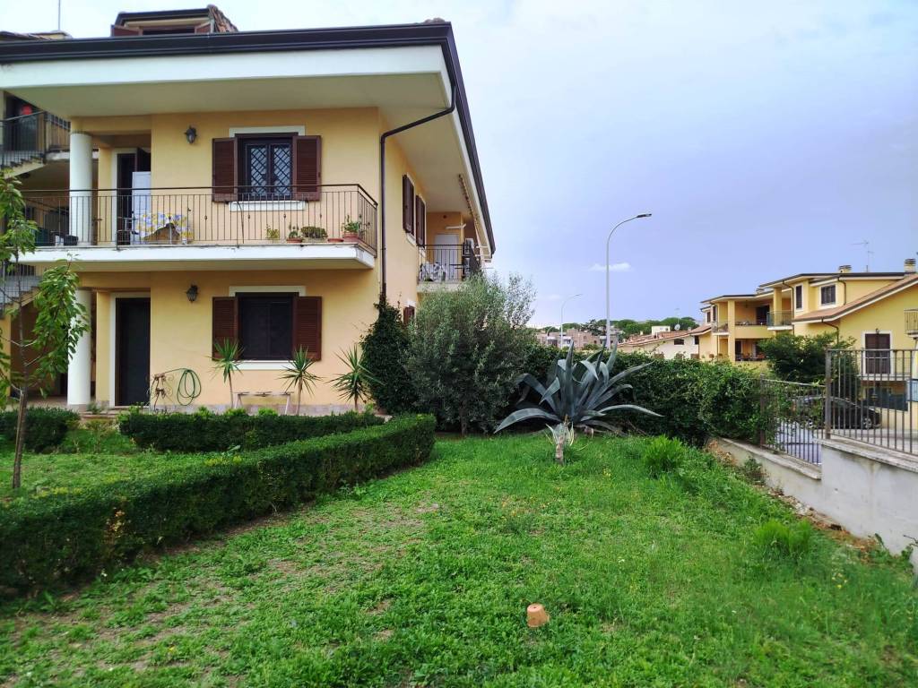 Appartamento a Mentana in Via Giovan Battista Caracciolo - Foto 2