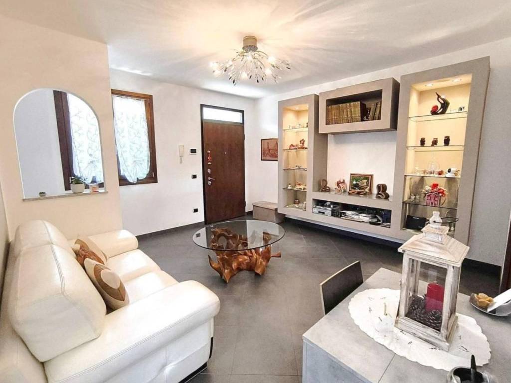 Villa a Valmadrera in Via Mosè Bianchi - Foto 2