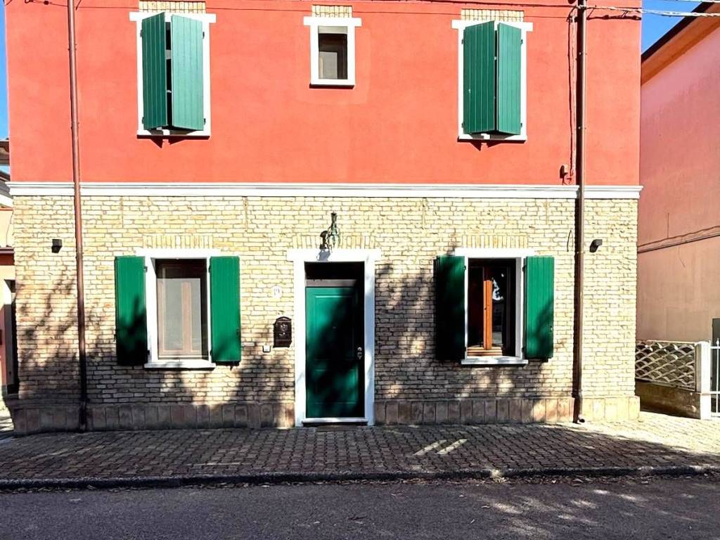 Casa indipendente a Masi torello in VIA LUDOVICO ARIOSTO, 19 - Foto 2