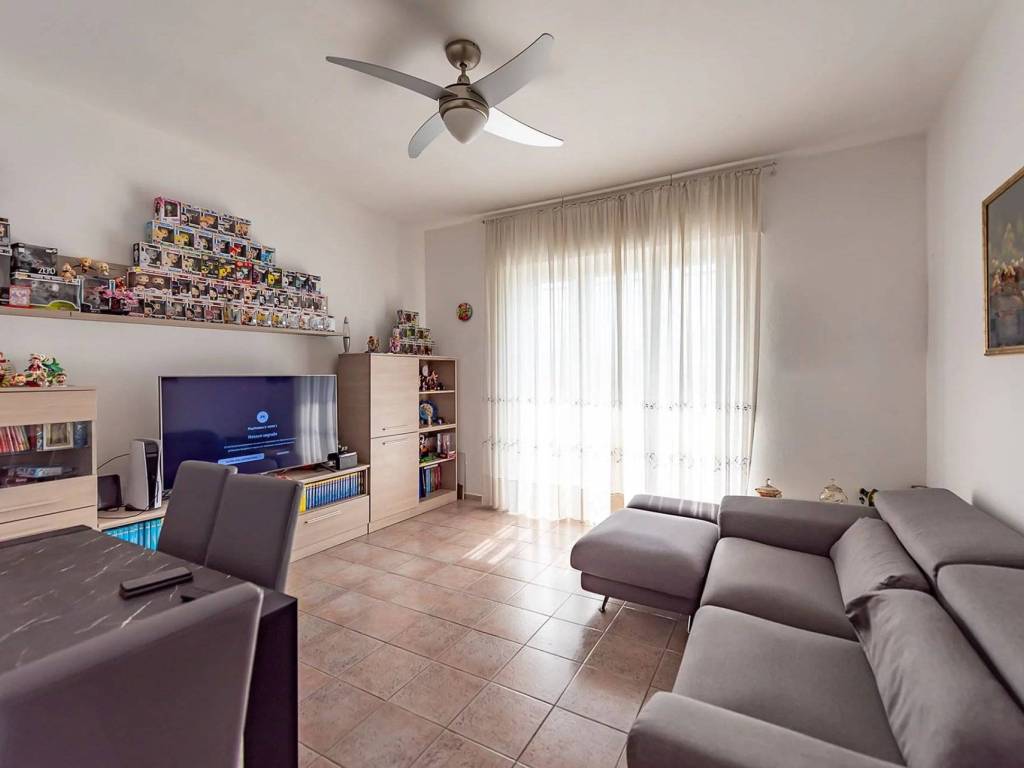 Appartamento a Origgio in Via Volta, 42 - Foto 2