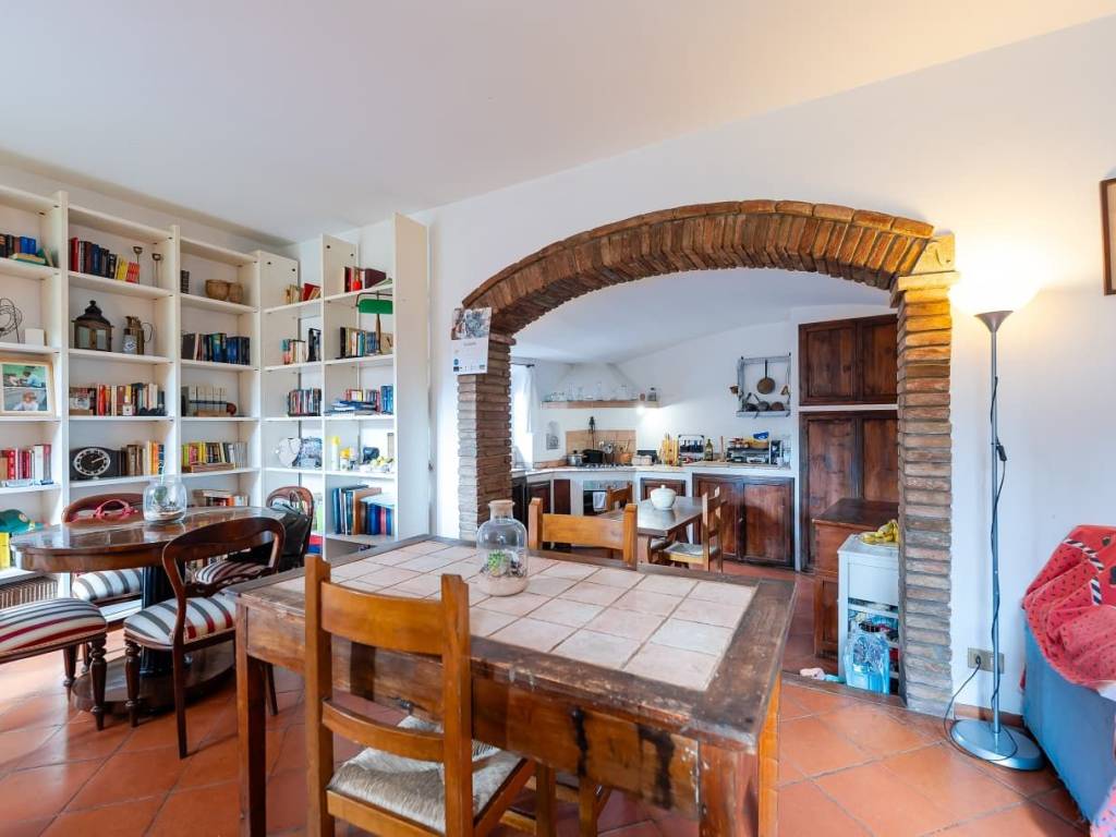 Appartamento a Cortona in Via Gino Severini - Foto 4