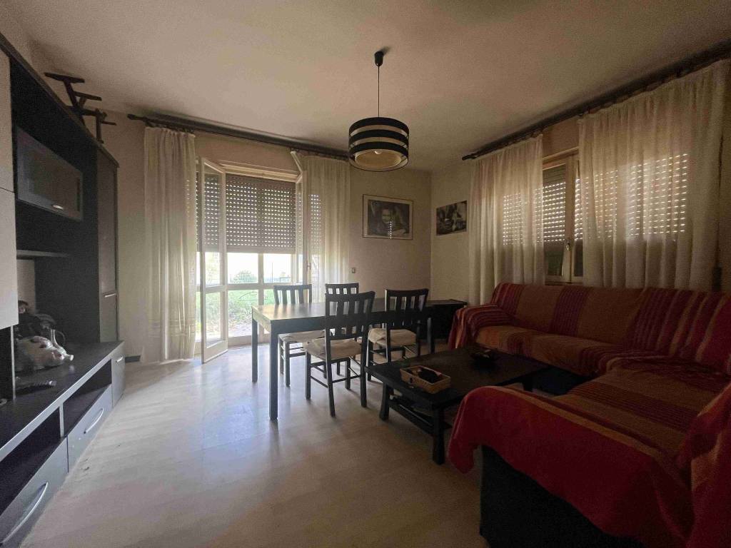 Villa a Sesto calende in Largo Dante Alighieri - Foto 2