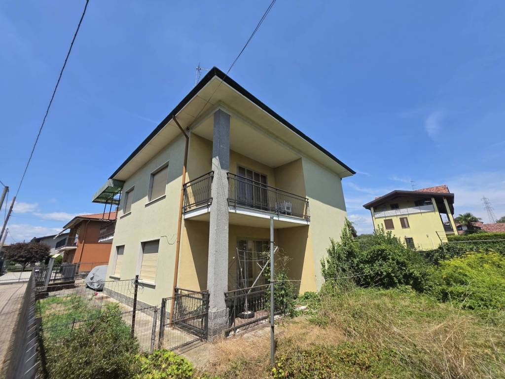 Villa a Sesto calende in Largo Dante Alighieri - Foto 3