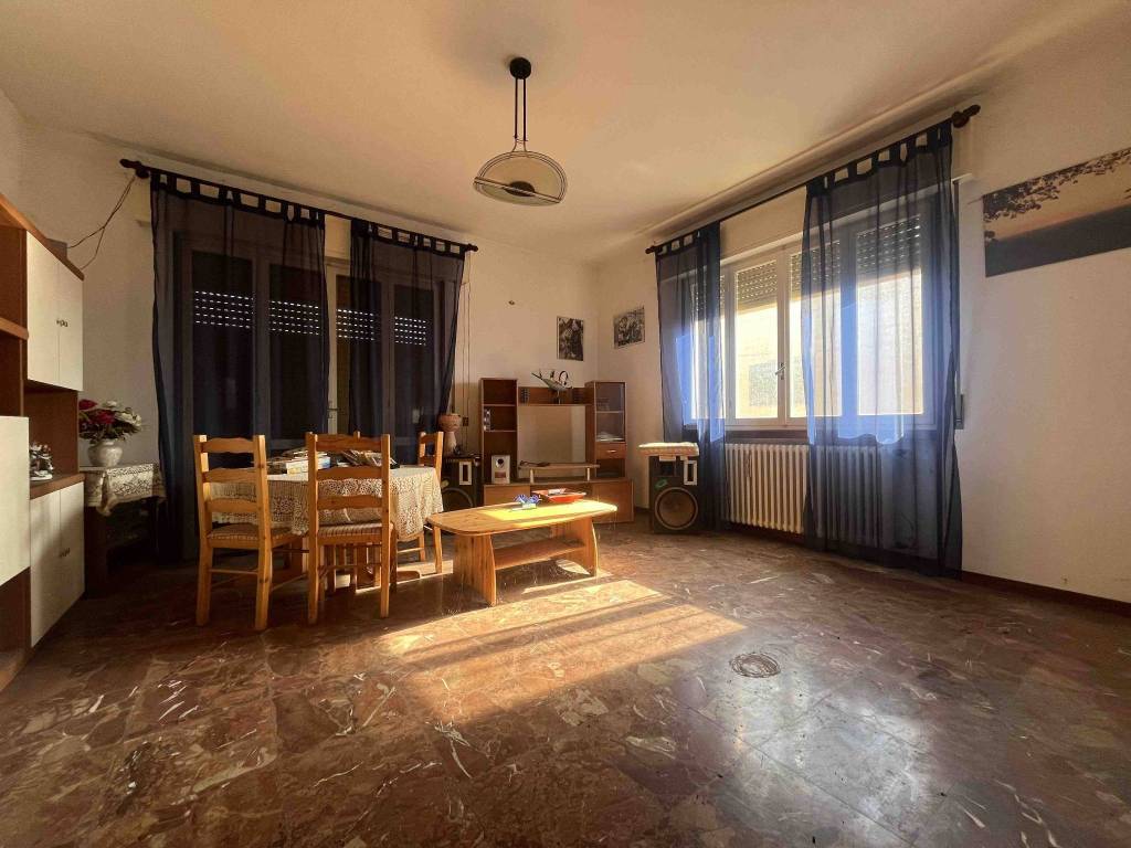 Villa a Sesto calende in Largo Dante Alighieri - Foto 4