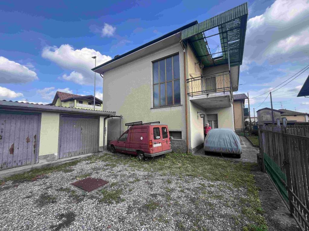 Villa a Sesto calende in Largo Dante Alighieri - Foto 5