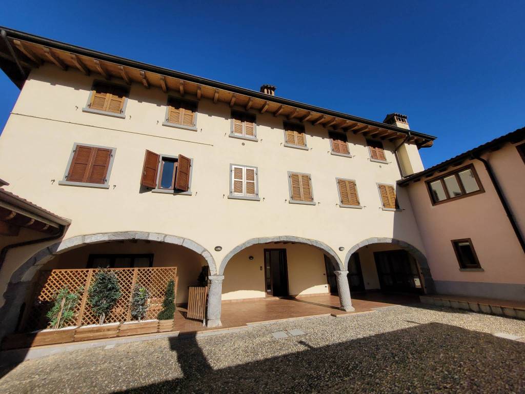 Appartamento a Clusone in Via Virginio Muzio, 12 - Foto 2
