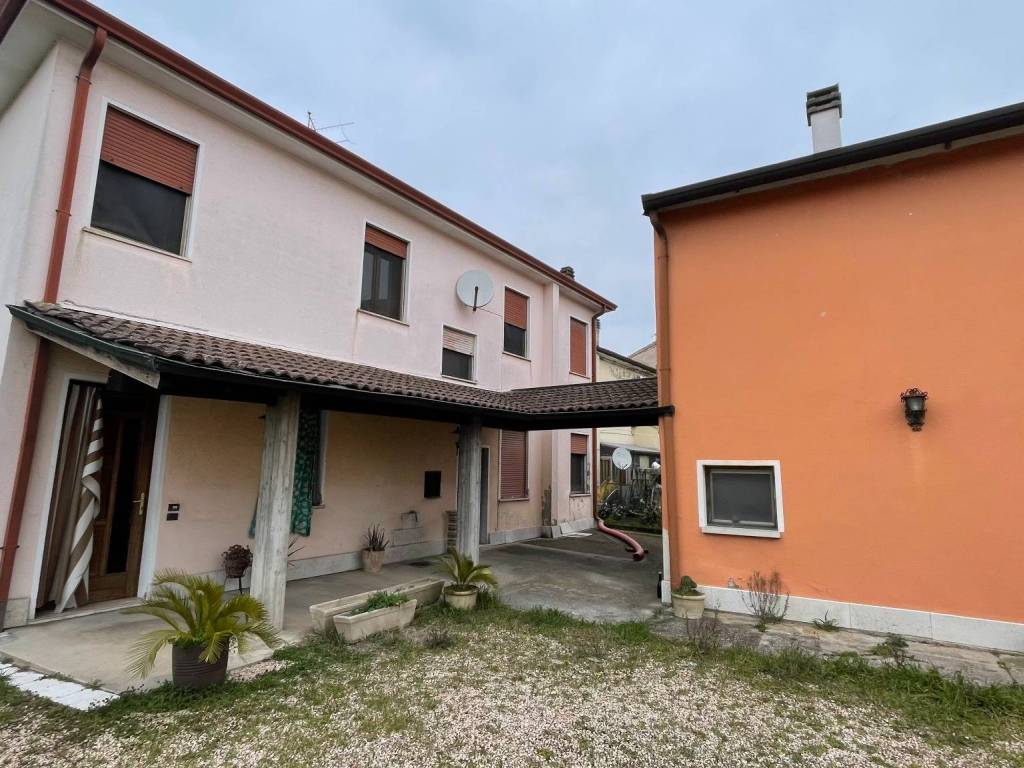 Villa a San pietro di morubio in Via Alcide De Gasperi, 18 - Foto 2
