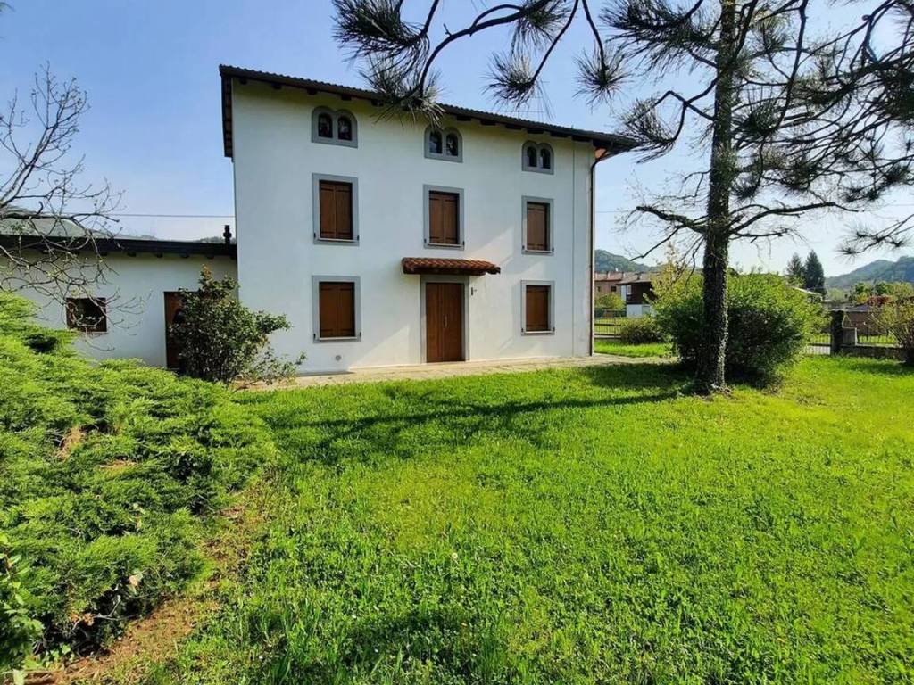 Villa a Travesio in Via Giuseppe Mazzini, 24 - Foto 2