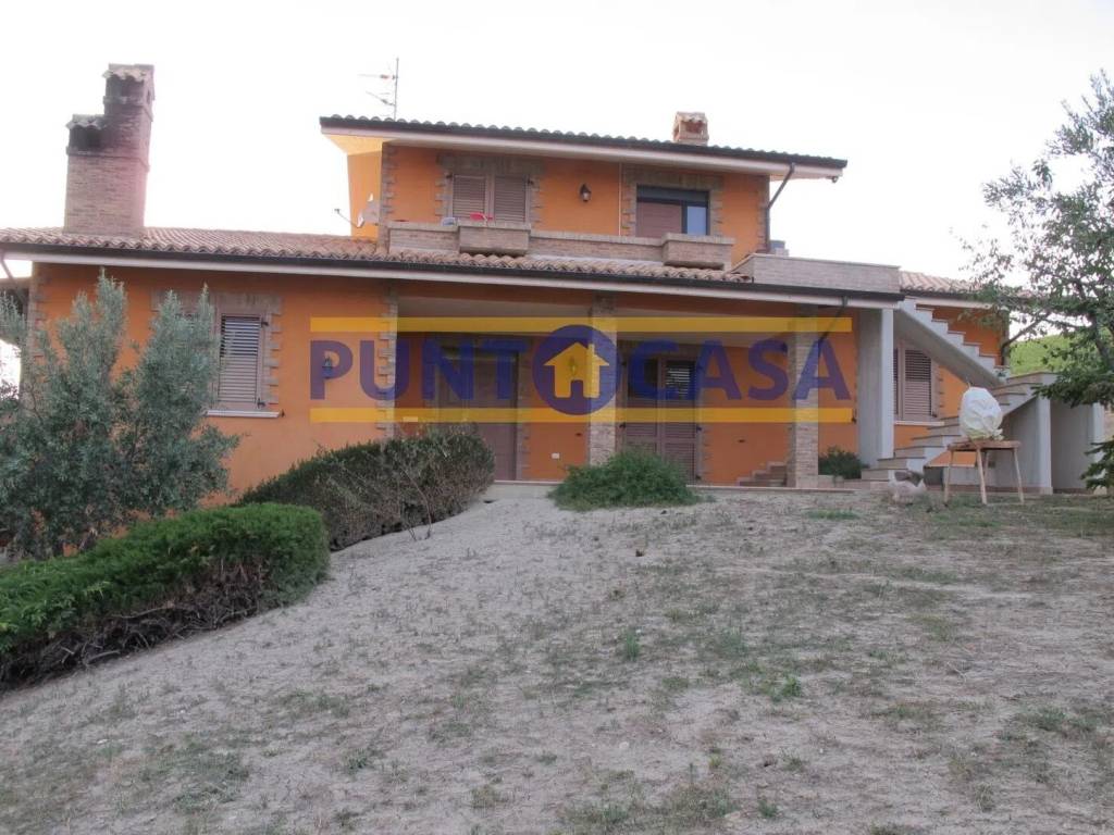 Villa a Campli in Frazione Villa Boceto S.N.C. - Foto 2