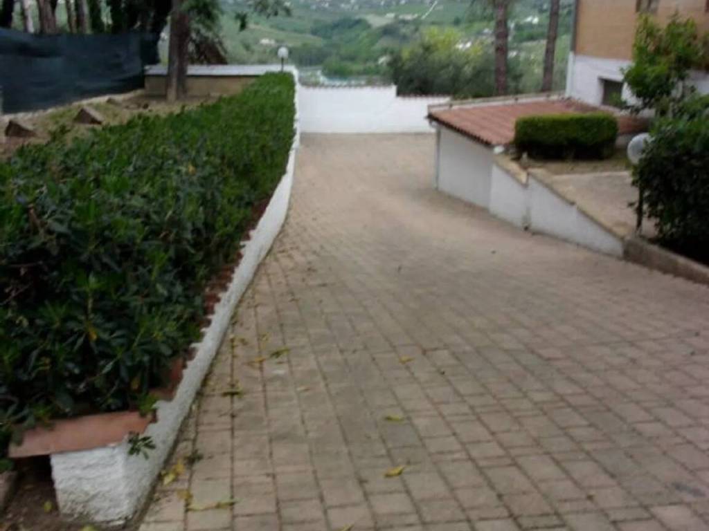 Villa a Penne in Contrada Torre Di Mezzo - Foto 4