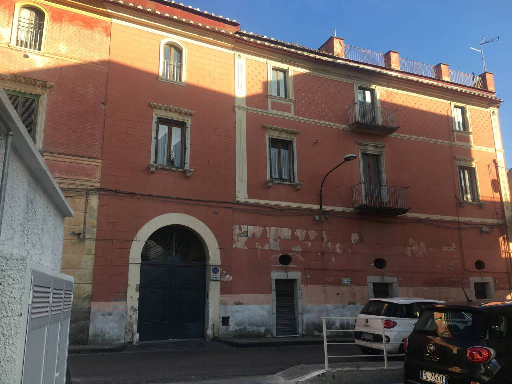 Palazzo / stabile a Caserta in Via Giulia, 5 - Foto 2