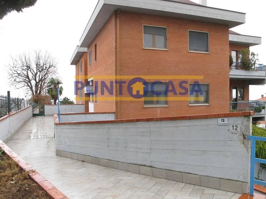 Appartamento a Teramo in Via Giacomo Brodolini, 12 - Foto 2