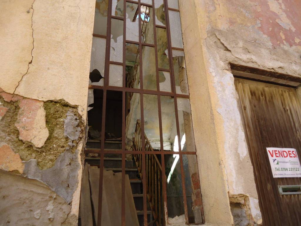 Palazzo / stabile a Nuoro in Via Giacomo Leopardi - Foto 5
