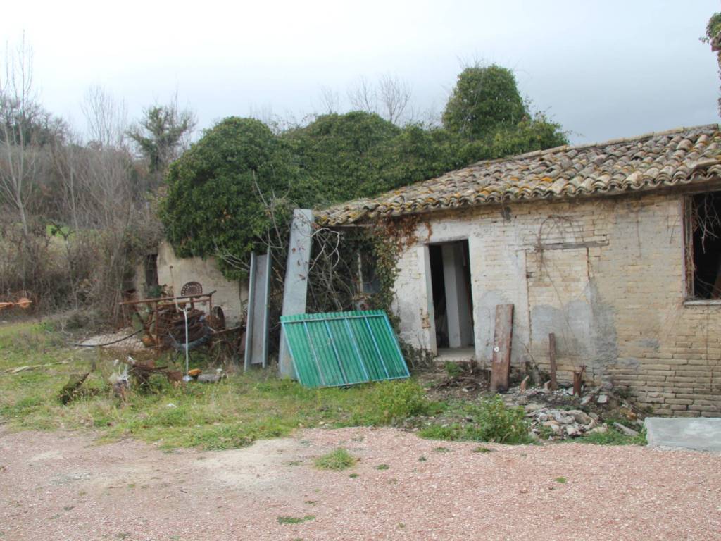 Rustico / casale a Spoleto in Frazione San Silvestro - Foto 2