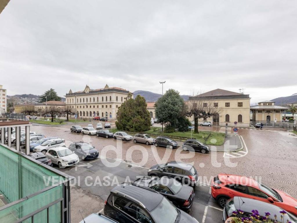 Appartamento a Luino in Piazzale Guglielmo Marconi, 33 - Foto 2