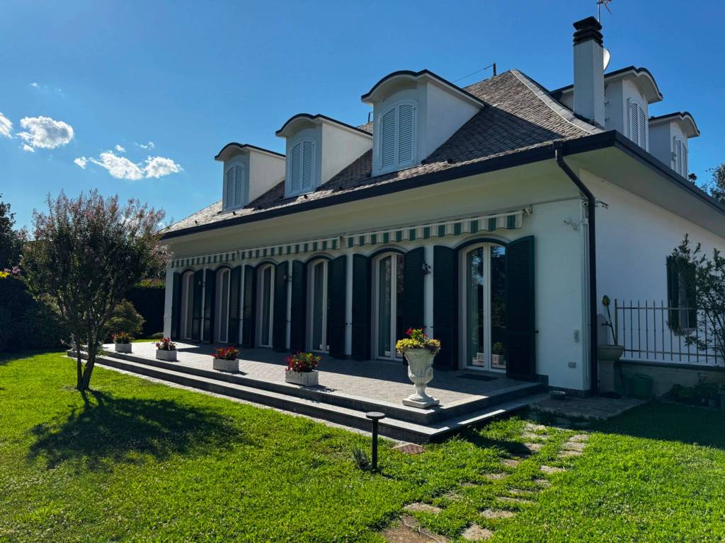 Villa a Uboldo in Via 20 Settembre, 172 - Foto 2