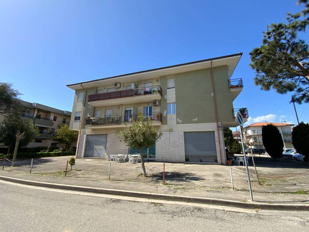 Appartamento a Martinsicuro in Piazza Massimiliano Kolbe, 16 - Foto 2