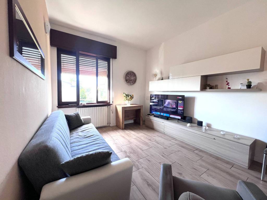 Villa a Caronno pertusella in Via Gran Sasso, 84 - Foto 3