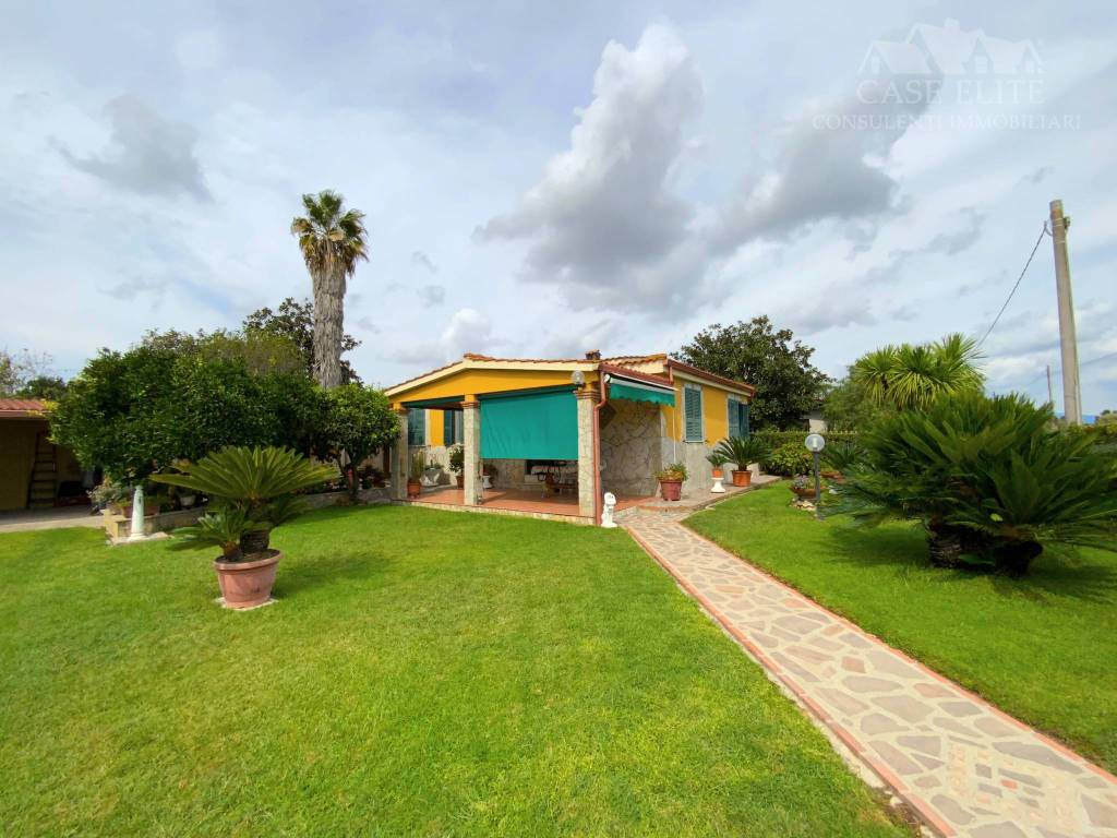 Villa a Aprilia in Via Portatore, 38 - Foto 2