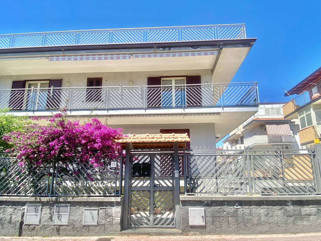 Appartamento a Giardini-naxos in Contrada Calcarone - Foto 2