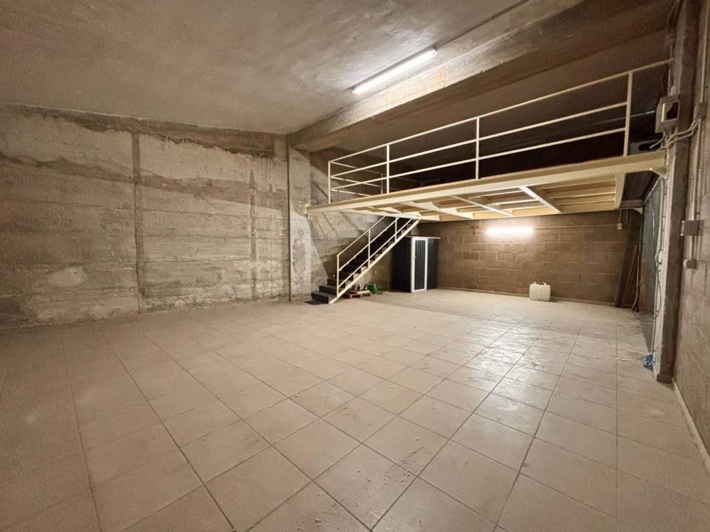 Box / garage a Lusciano in Viale della Libertà, 53 - Foto 2
