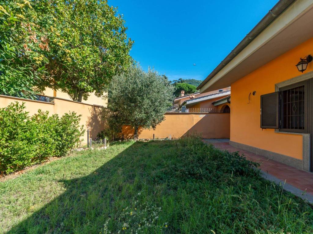 Villa a Rocca di papa in Via degli Agrifogli, 24 - Foto 3