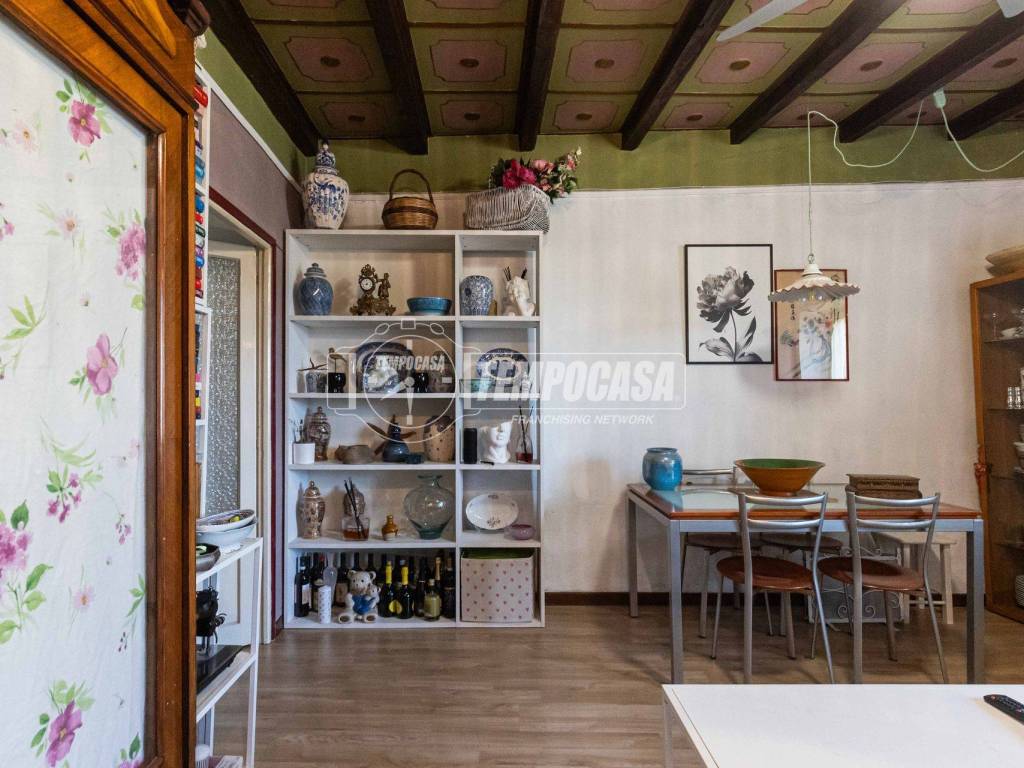 Appartamento a Molteno in Via Vittorio Veneto 17/19 - Foto 3