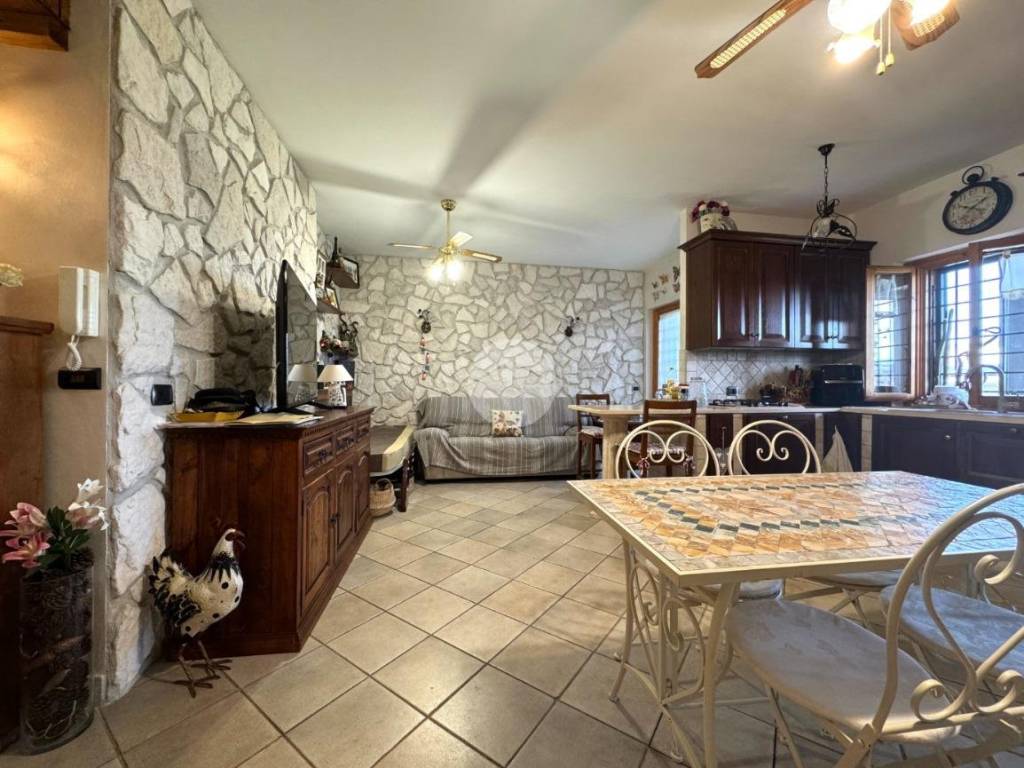 Appartamento a Monterotondo in Via Antonio Gramsci - Foto 2