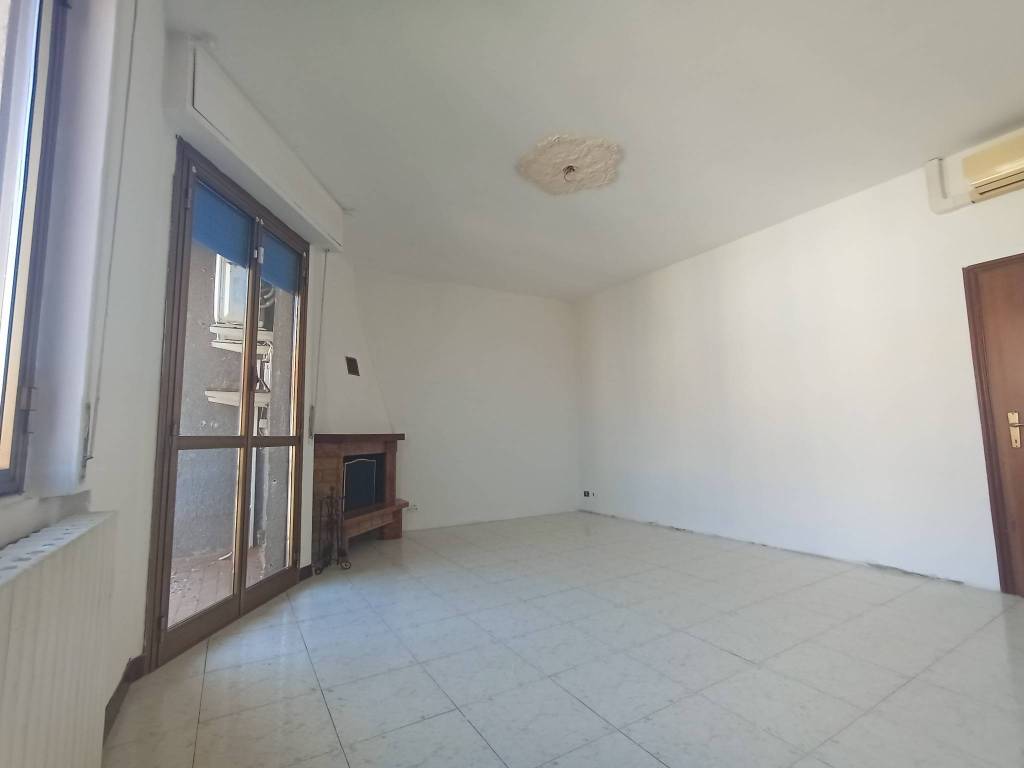 Appartamento a Bareggio in Via Piave - Foto 5