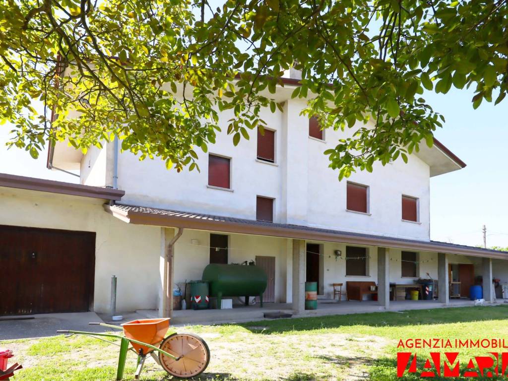Villa a Portogruaro in Via Rivago, 67 - Foto 2