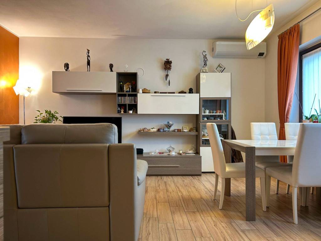 Villa a Galliate in Via Cesare Battisti, 22 - Foto 4