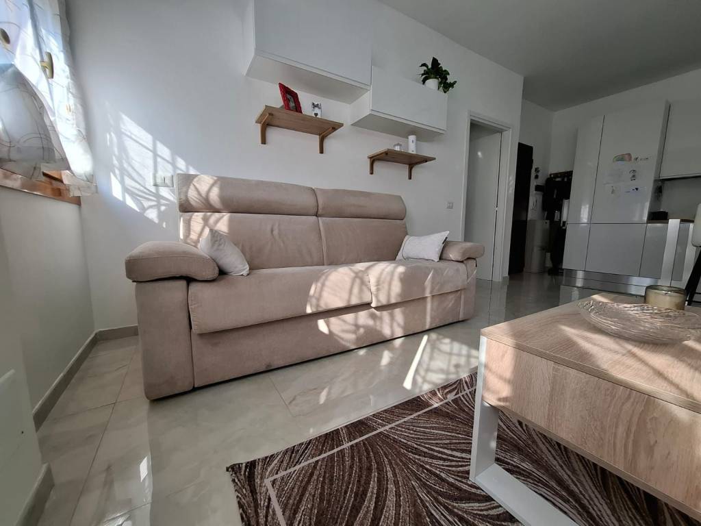 Appartamento a Caronno pertusella in Via Bainsizza - Foto 4