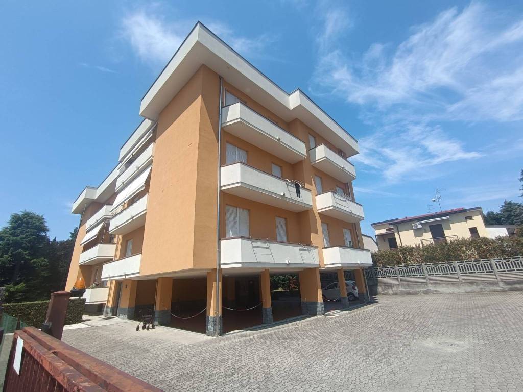 Appartamento a Casorate sempione in Via Giovane Italia, 1 - Foto 2