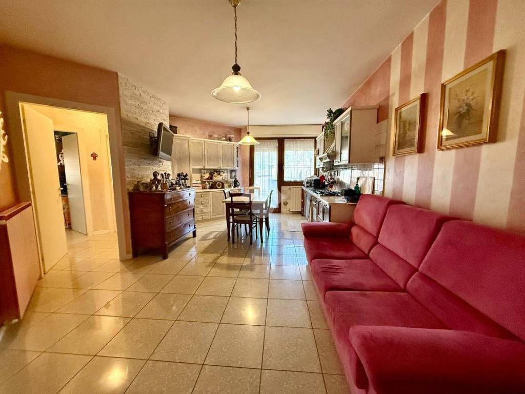 Appartamento a Costa volpino in Via Franceso Nullo, 4 - Foto 2