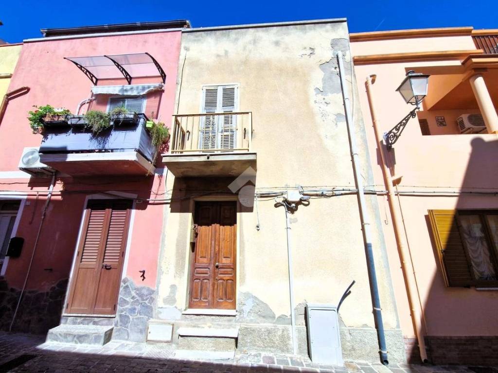 Casa indipendente a Sant'antioco in Via Dante Alighieri, 15 - Foto 2