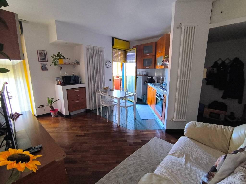 Appartamento a Erba in Via Giuseppe Mazzini, 35 - Foto 2