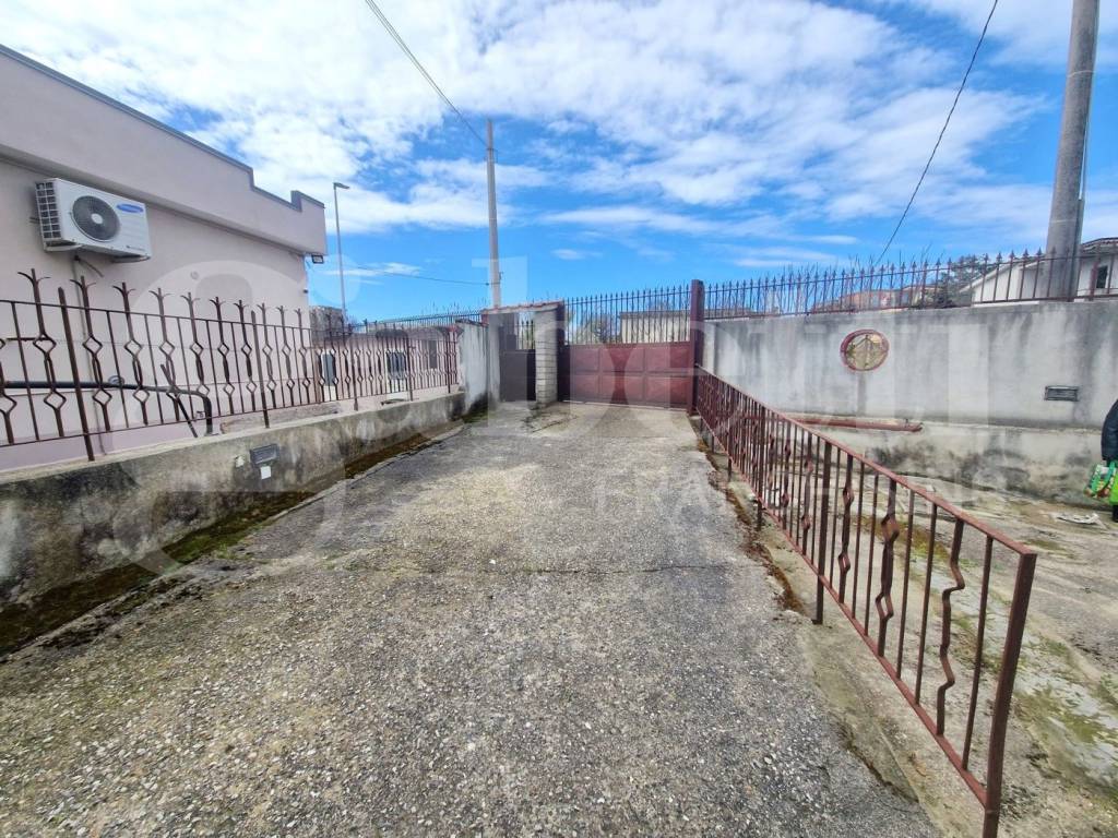 Appartamento a Castel volturno in via mezzagni - Foto 3