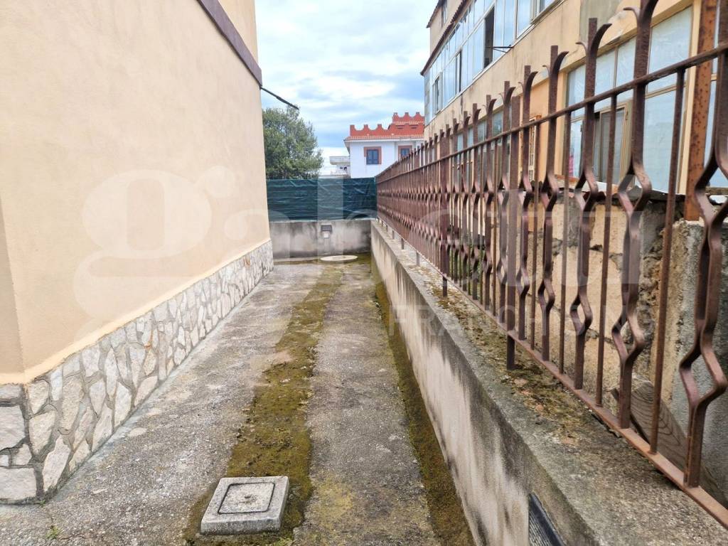 Appartamento a Castel volturno in via mezzagni - Foto 4