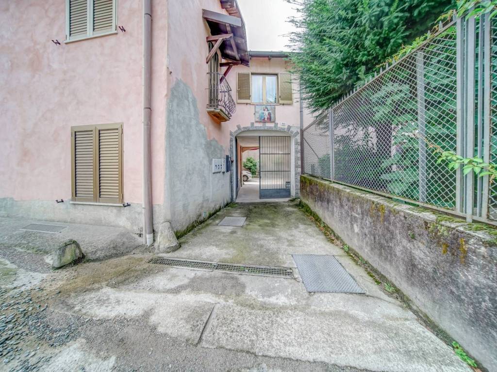 Casa indipendente a Casorate sempione in Via Milano, 80 - Foto 2