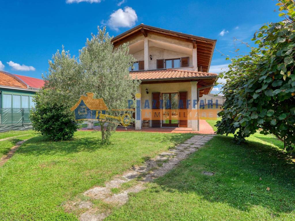 Villa a Carnago in via Matteotti - Foto 2