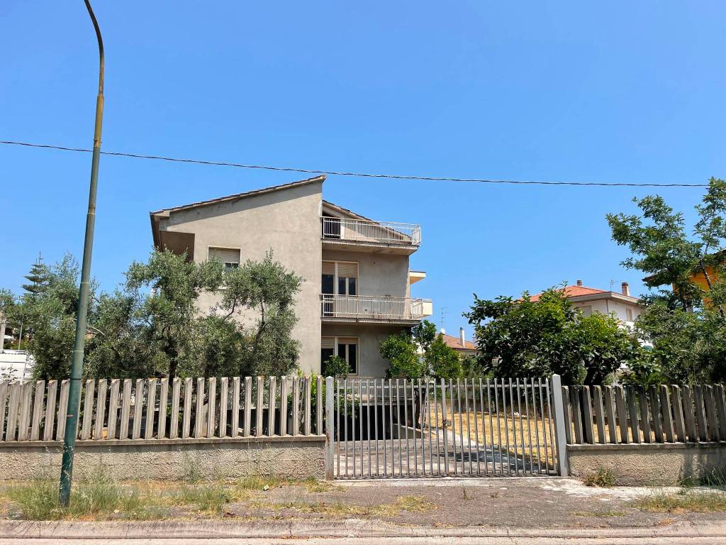 Casa indipendente a Roseto degli abruzzi in Via Ugo La Malfa - Foto 2
