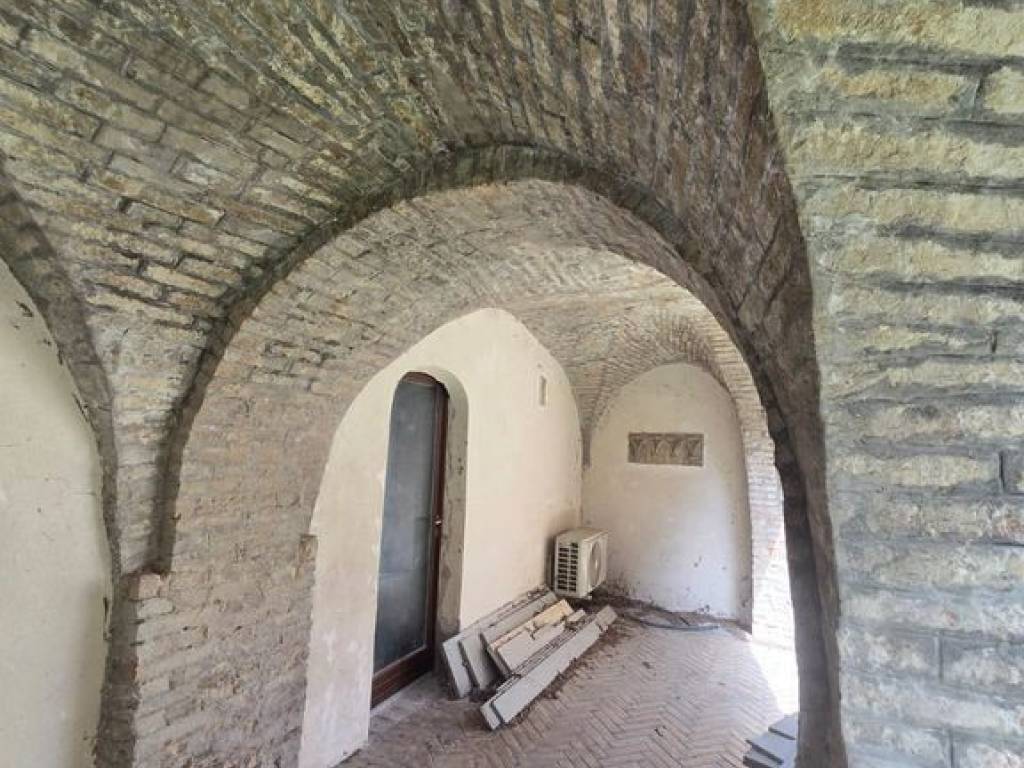 Rustico / casale a Teramo in piazza Alvaro de Mendoza - Foto 4