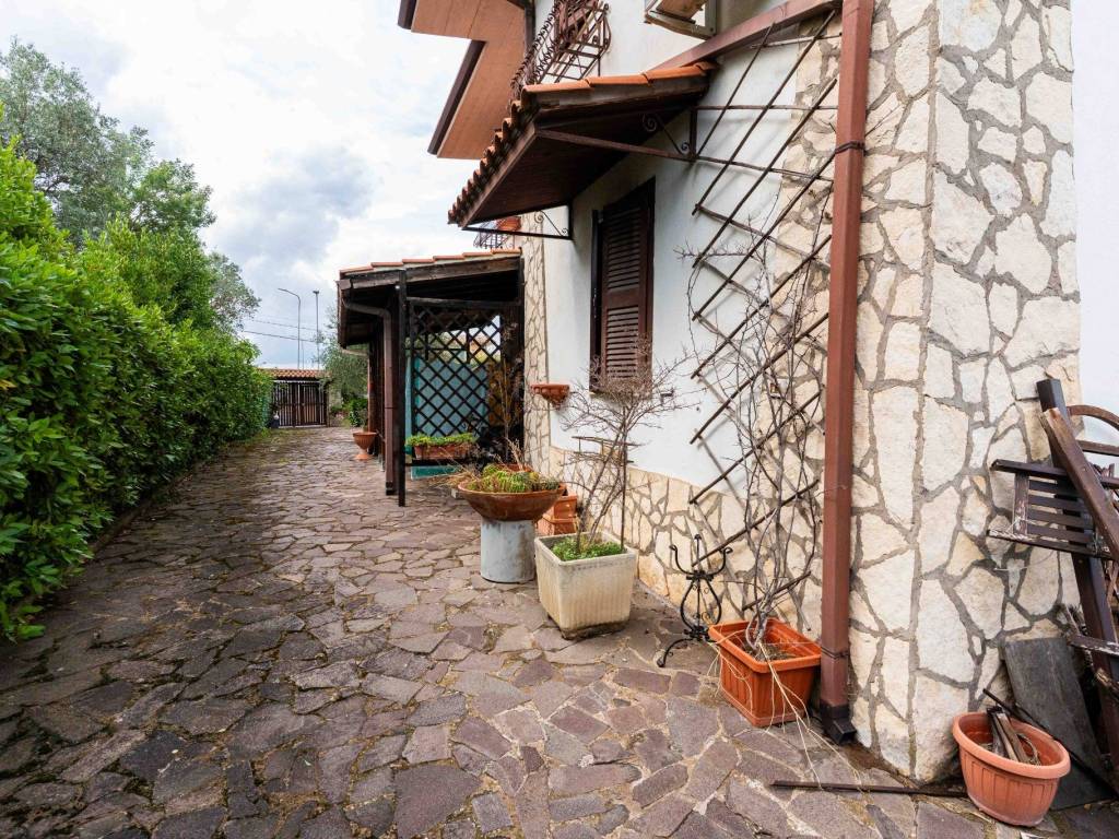 Villa a Mentana in Via Santa Croce, 118 - Foto 2