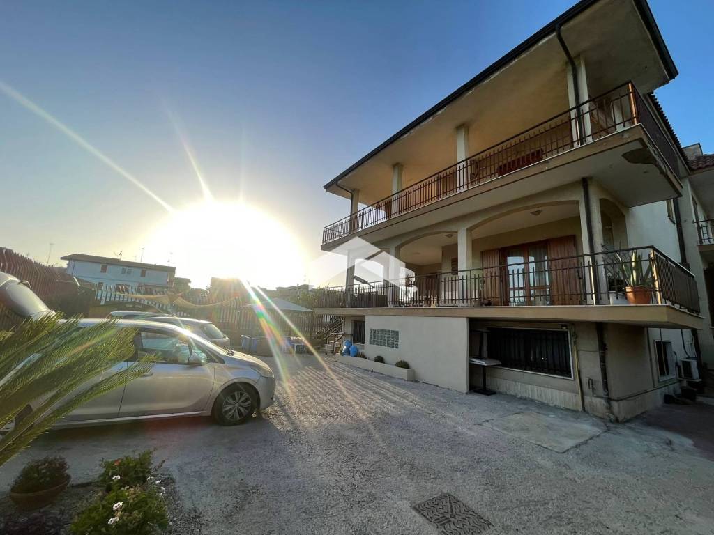 Villa a Castello di cisterna in Viale delle Rose - Foto 2