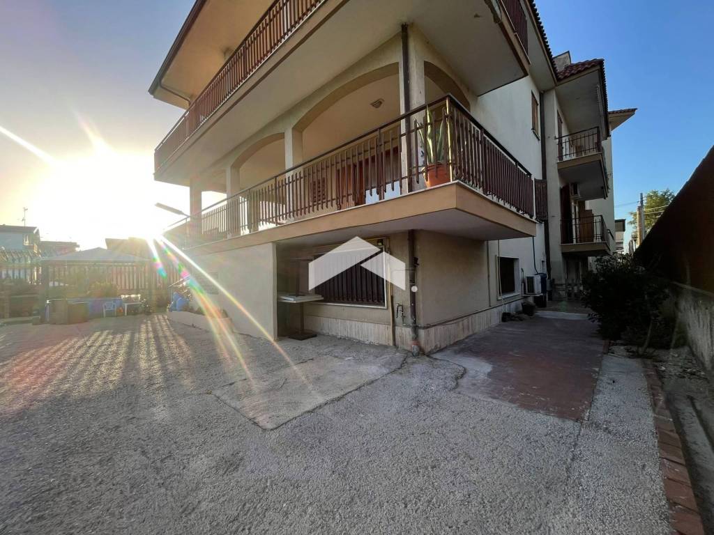 Villa a Castello di cisterna in Viale delle Rose - Foto 3