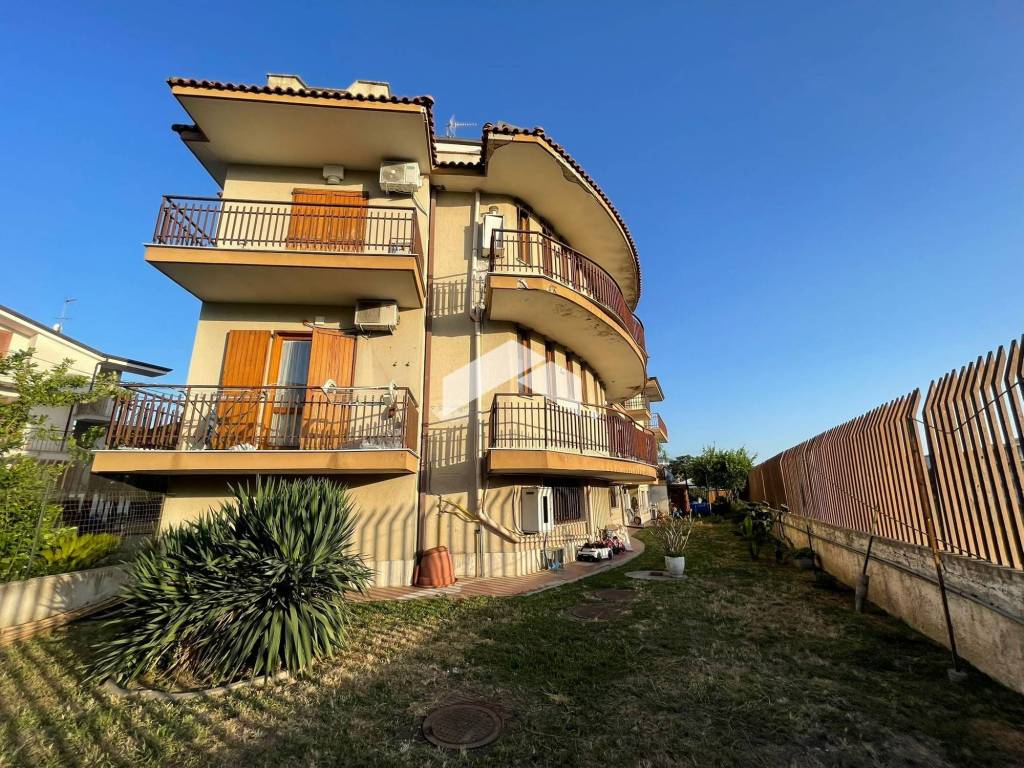Villa a Castello di cisterna in Viale delle Rose - Foto 5