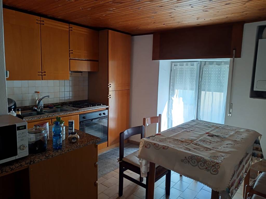 Appartamento a Bizzarone in Via Vittorio Veneto - Foto 2