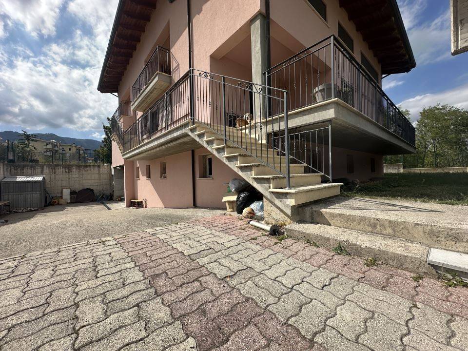 Villa a Campli in Via Santa Lucia 5/7 - Foto 2